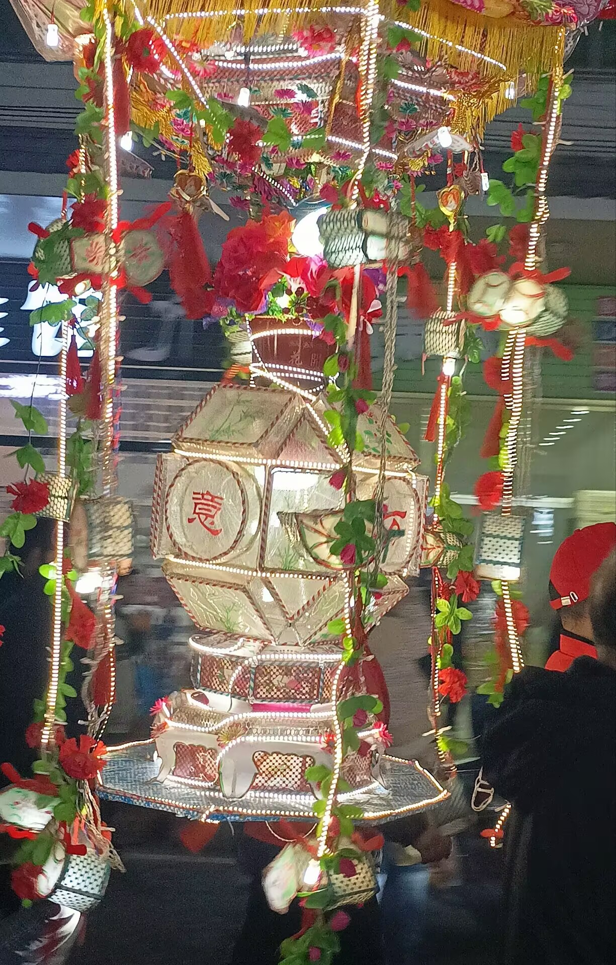 抬花灯